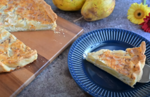 Nadýchaný a vláčný: Recept na vynikající hruškový koláč s mandlemi!