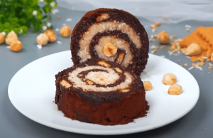 Vynikající dezert k odpolední kávě – Kokosová roláda s lískovými oříšky!