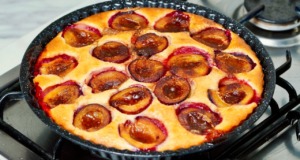 Švestkovo-jogurtový koláč se skořicí – nadýchaný domácí recept Švestkovo-jogurtový koláč se skořicí – nadýchaný domácí recept
