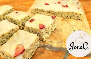 Šťavnatý cuketovo-mákový koláč s citronovou polevou – vláčný moučník k odpolední kávě i jako letní dezert
