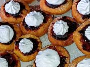 Tradiční kynuté vdolky s povidly a sněhem: klasika jako od babičky Tradiční kynuté vdolky s povidly a sněhem: nadýchaná klasika jako od babičky