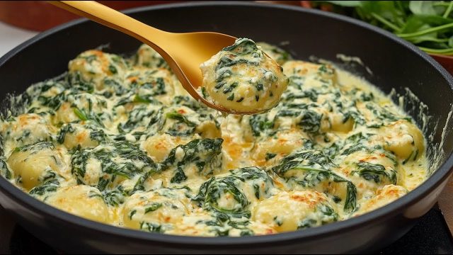 Špenátové gnocchi s ricottou, šalvějí a parmazánem – snadný italský recept