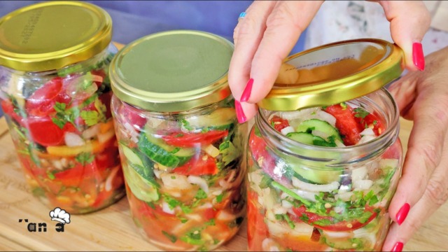Zeleninový salát na zimu do sklenic – osvědčený domácí recept Zeleninový salát na zimu do sklenic – osvědčený domácí recept