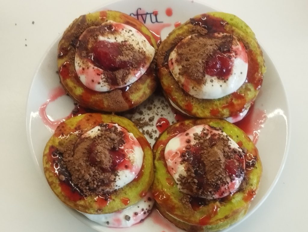 Sladké cuketové lívance s jogurtem a džemem