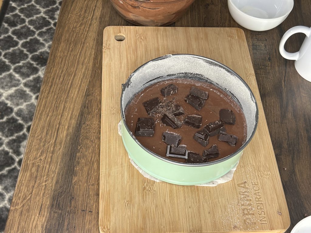 Čokoládový dortík s kousky čokolády