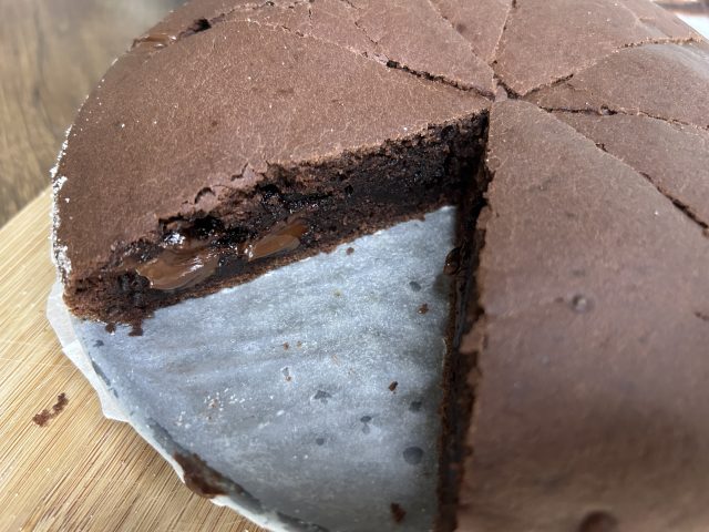 Čokoládový dortík s kousky čokolády