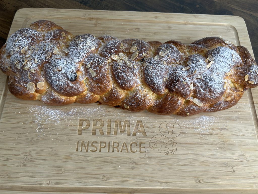 Domácí vánočka ze šesti pramenů