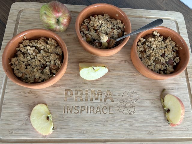 Jablečný crumble s ovesnou drobenkou