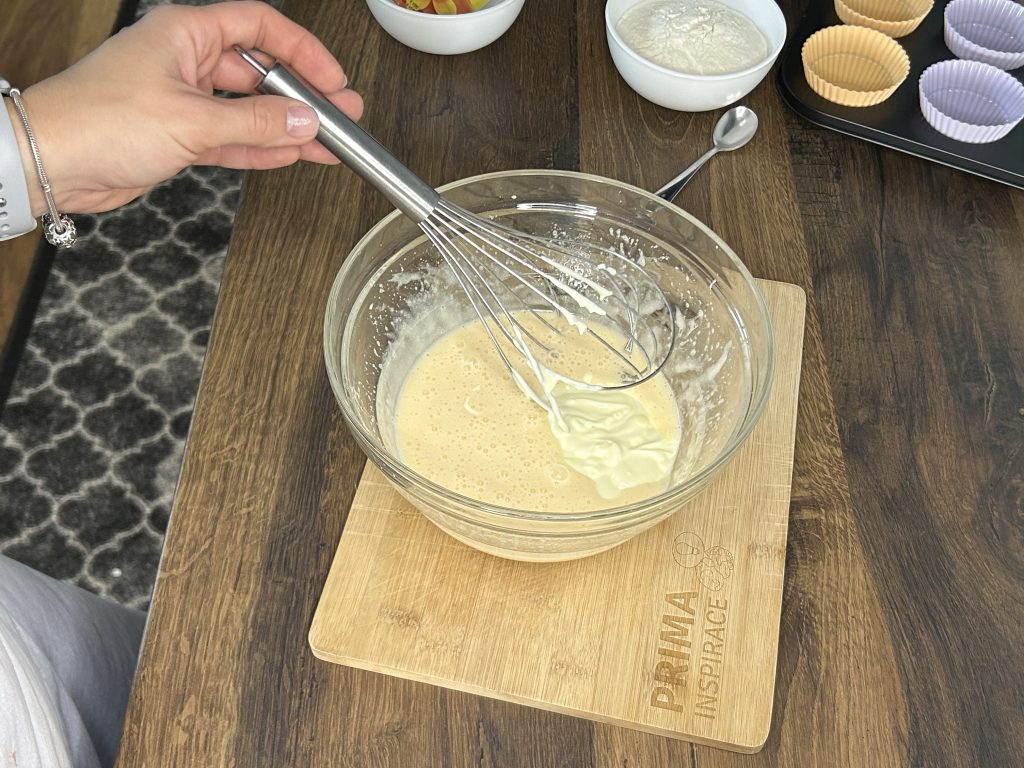 Jogurtové muffiny s ovocem a čokoládou