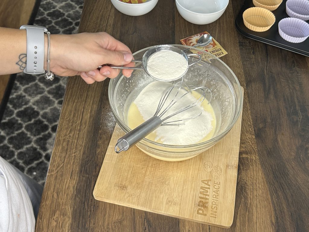 Jogurtové muffiny s ovocem a čokoládou