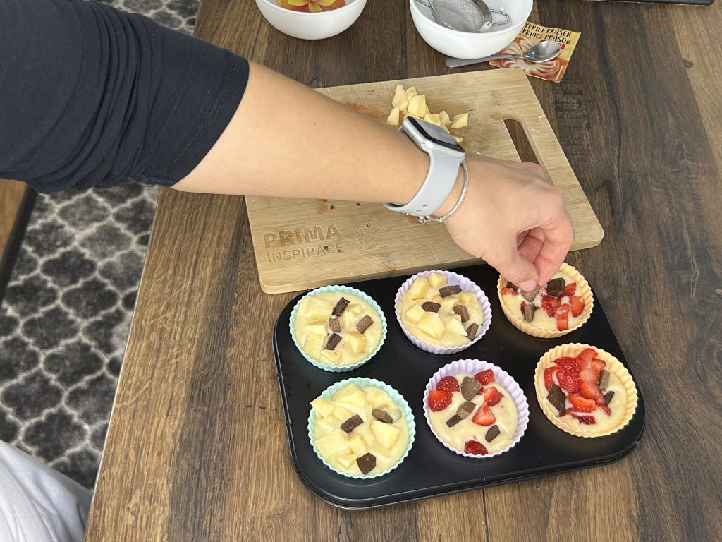 Jogurtové muffiny s ovocem a čokoládou