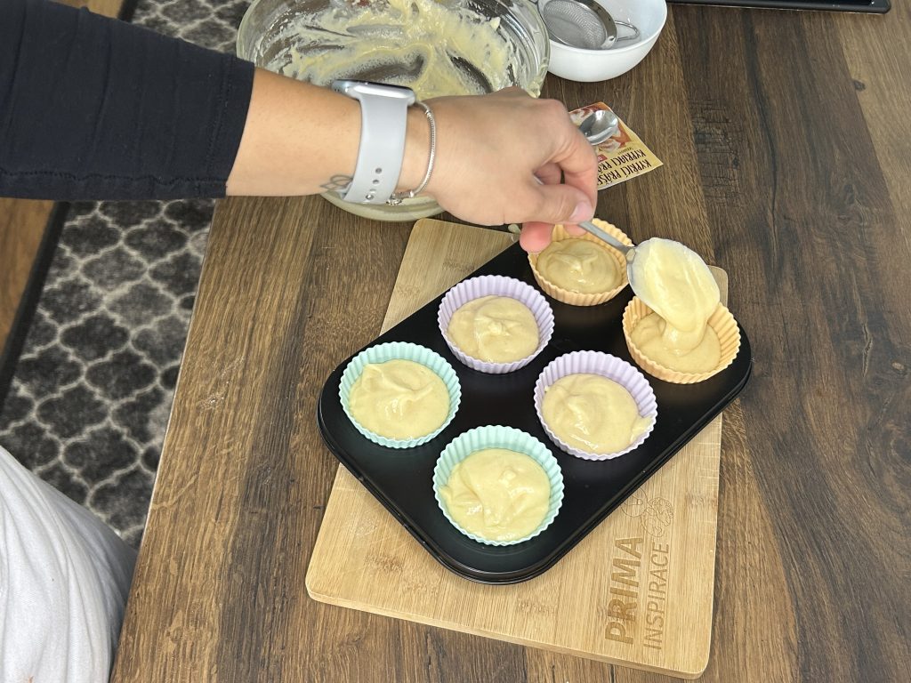 Jogurtové muffiny s ovocem a čokoládou