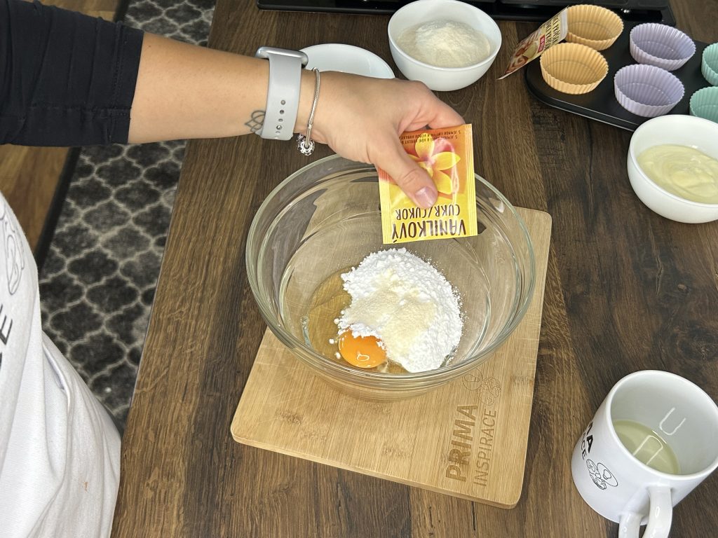 Jogurtové muffiny s ovocem a čokoládou