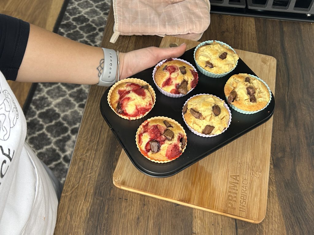 Jogurtové muffiny s ovocem a čokoládou