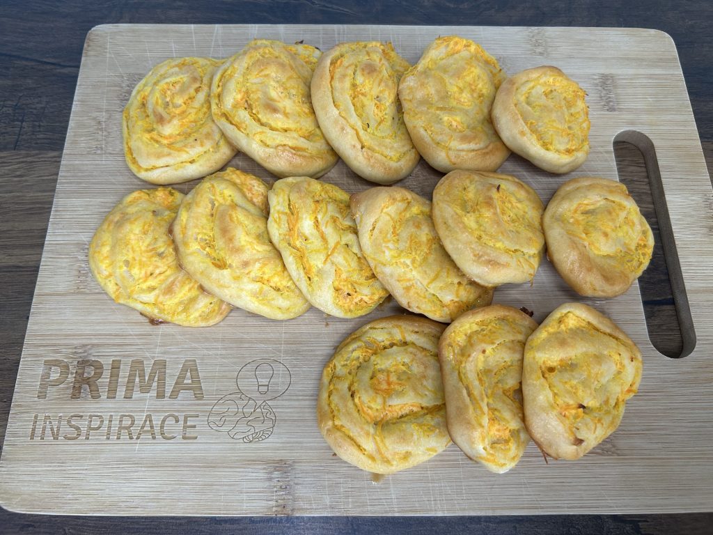 Jogurtovo-mrkvové šneky s krémovým sýrem