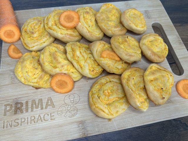 Jogurtovo-mrkvové šneky s krémovým sýrem Jogurtovo-mrkvové šneky s krémovým sýrem