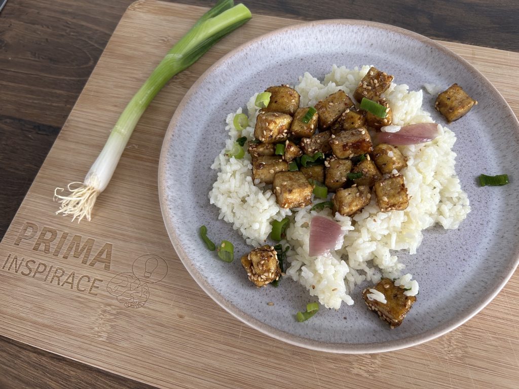 Křupavé tofu v pikantní medové omáčce – expresní večeře