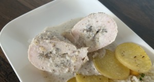 Kuřecí prsa plněná žampiony a mozzarellou v česnekové omáčce Kuřecí prsa plněná žampiony a mozzarellou v česnekové omáčce