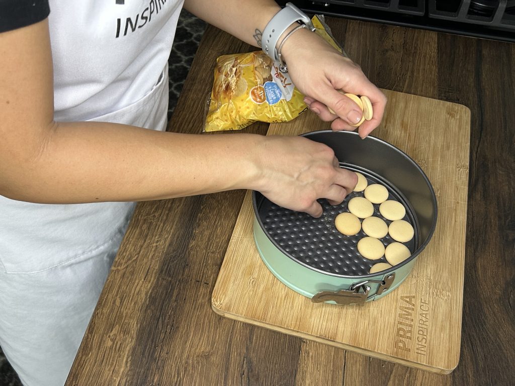 Máte hodně jablek a málo času? Připravte si nepečený jablečný dort!