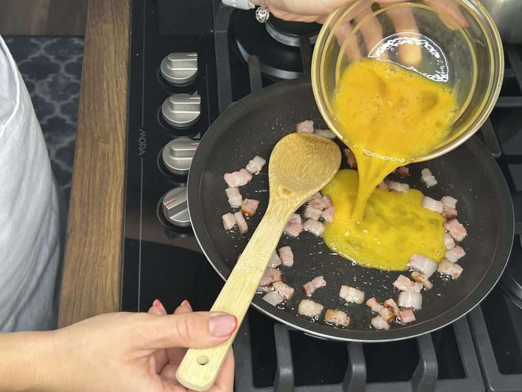 Omeleta s hermelínem a slaninkou