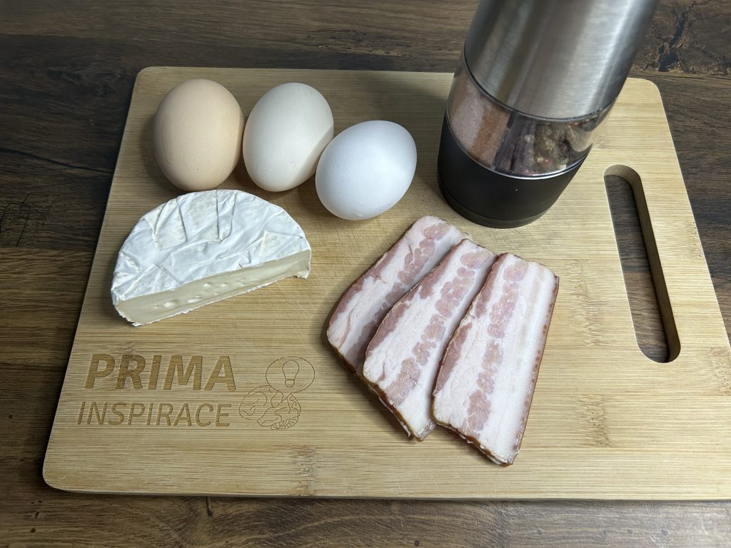 Omeleta s hermelínem a slaninkou