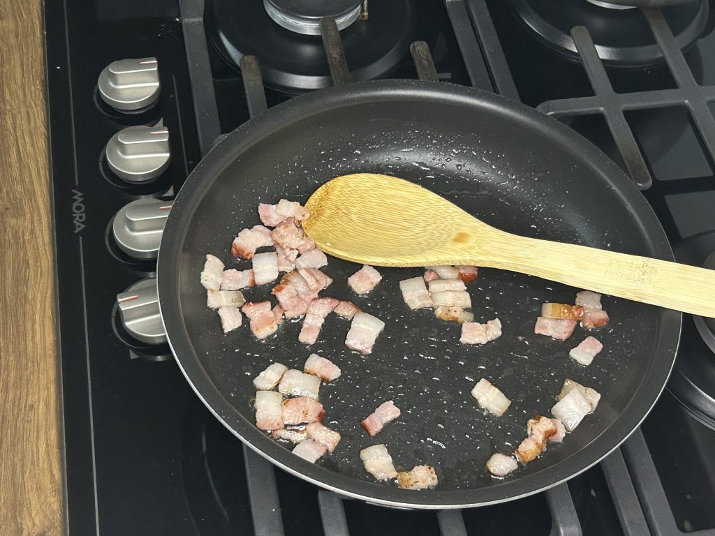 Omeleta s hermelínem a slaninkou