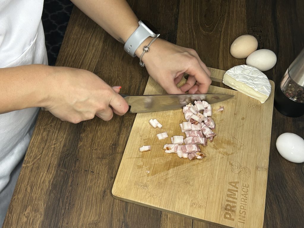 Omeleta s hermelínem a slaninkou