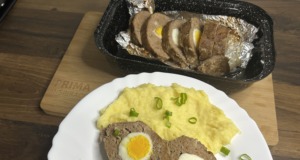 Pečená sekaná plněná vařenými vejci Pečená sekaná plněná vařenými vejci