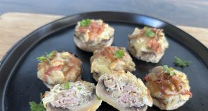 Plněné žampiony se šunkou a sýrem – rychlý předkrm i lehká večeře Plněné žampiony se šunkou a sýrem – rychlý předkrm i lehká večeře