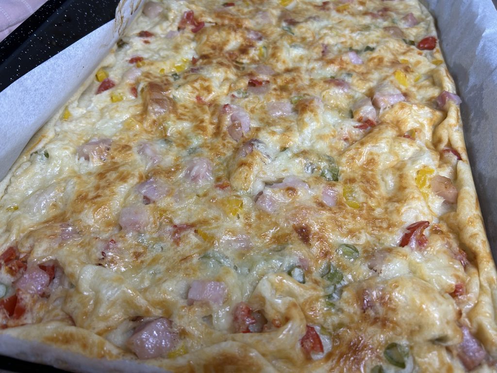 Slaná palačinka se zeleninou, slaninou a sýrem - rychlá a neodolatelná večeře z trouby