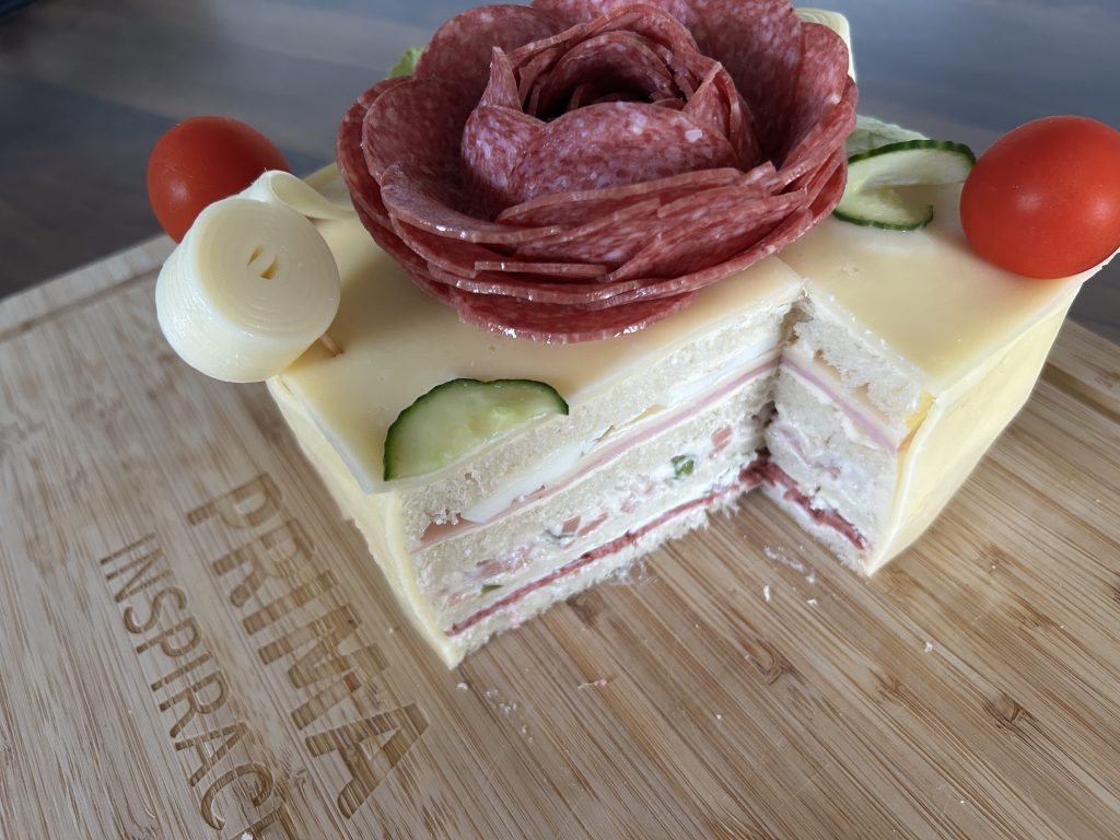 Slaný dort z toustového chleba