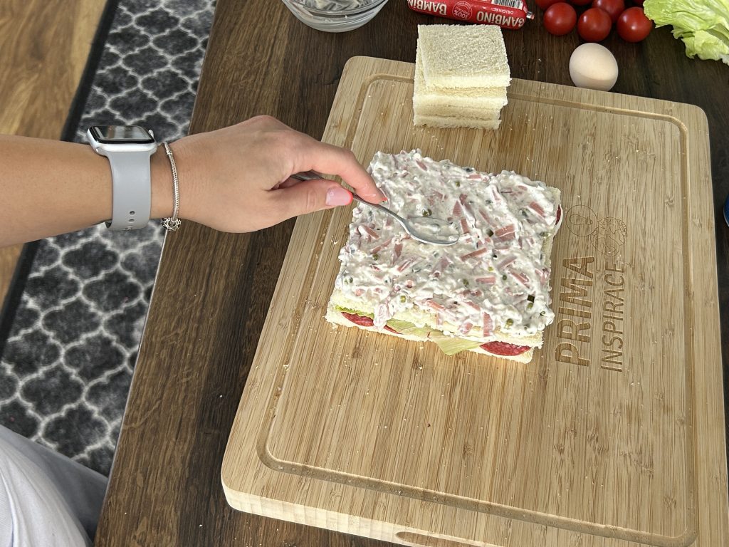 Slaný dort z toustového chleba