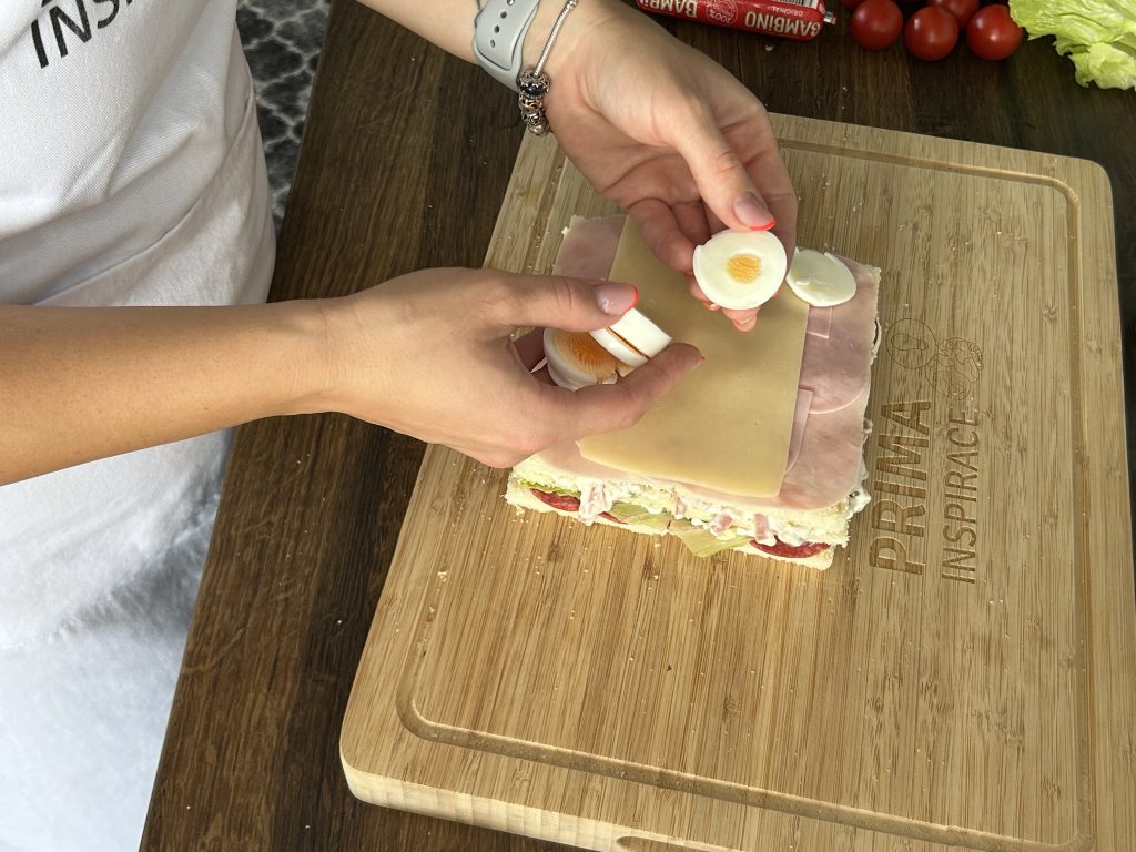 Slaný dort z toustového chleba