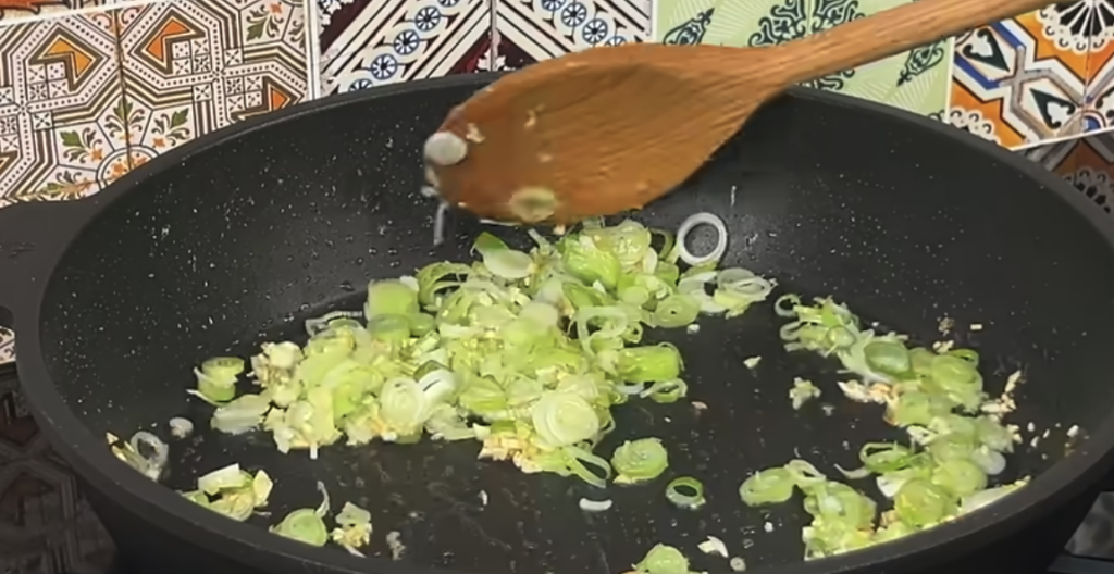 Krevety v aromatické česnekovo-zázvorové omáčce se sójovou a ústřicovou omáčkou