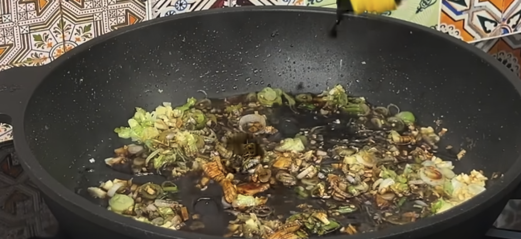 Krevety v aromatické česnekovo-zázvorové omáčce se sójovou a ústřicovou omáčkou