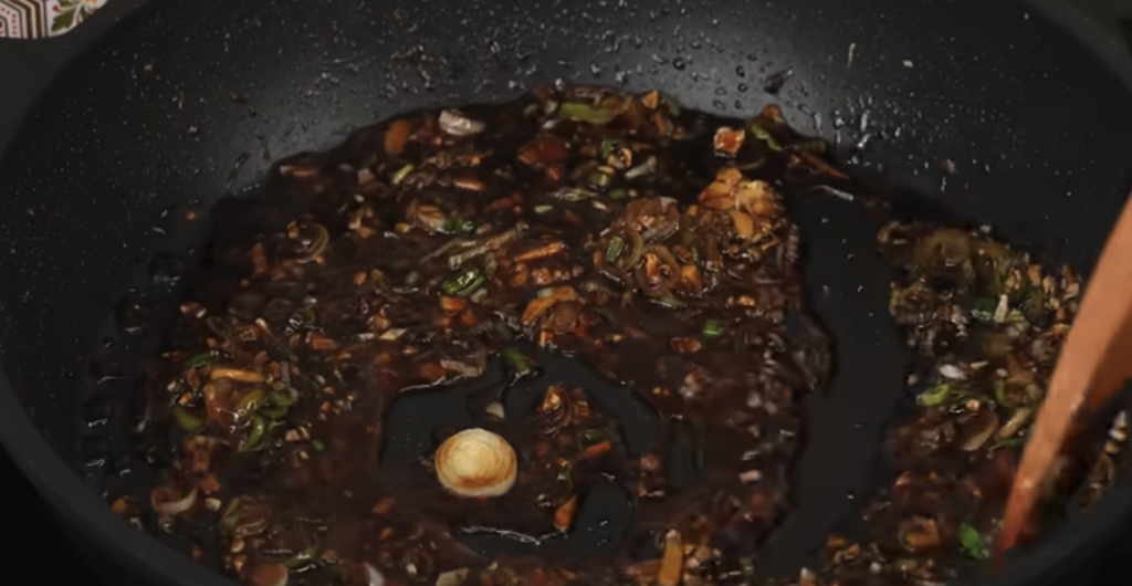 Krevety v aromatické česnekovo-zázvorové omáčce se sójovou a ústřicovou omáčkou