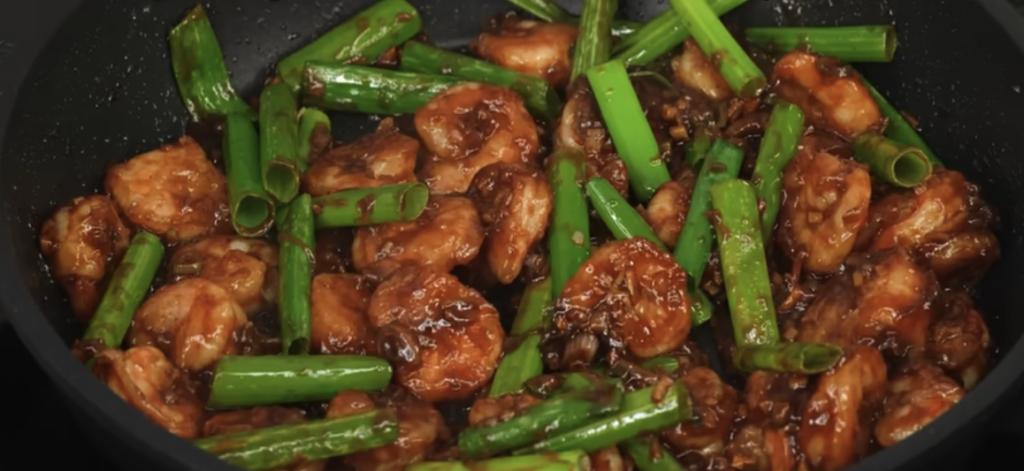 Krevety v aromatické česnekovo-zázvorové omáčce se sójovou a ústřicovou omáčkou