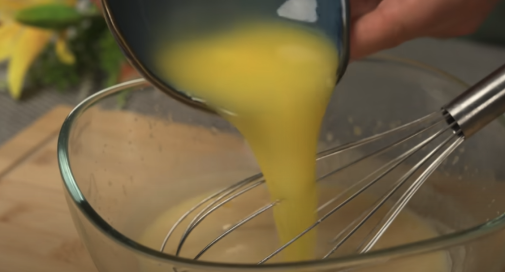 Voňavý citronový koláč se spirálou krému – nadýchaný, svěží a krásně šťavnatý