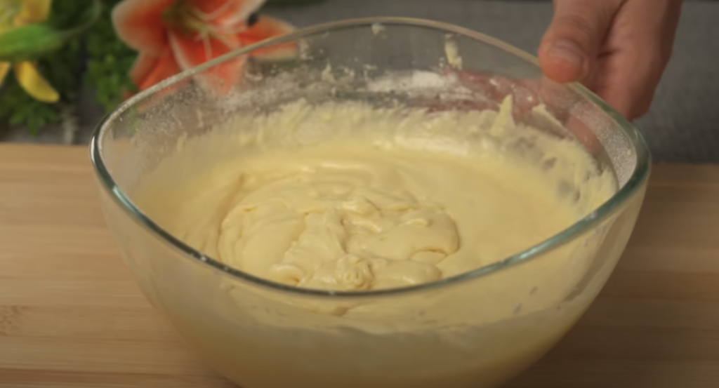 Voňavý citronový koláč se spirálou krému – nadýchaný, svěží a krásně šťavnatý