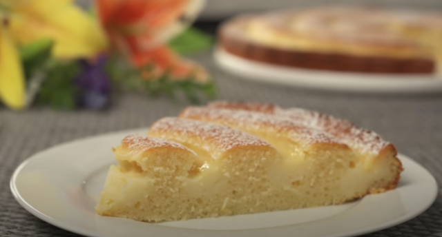 Voňavý citronový koláč se spirálou krému – nadýchaný, svěží a krásně šťavnatý Voňavý citronový koláč se spirálou krému – nadýchaný, svěží a krásně šťavnatý