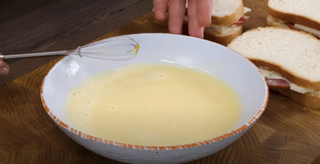 Zapečené sýrovo-šunkové sendviče se sýrem – jednoduchá a rychlá snídaně pro každého