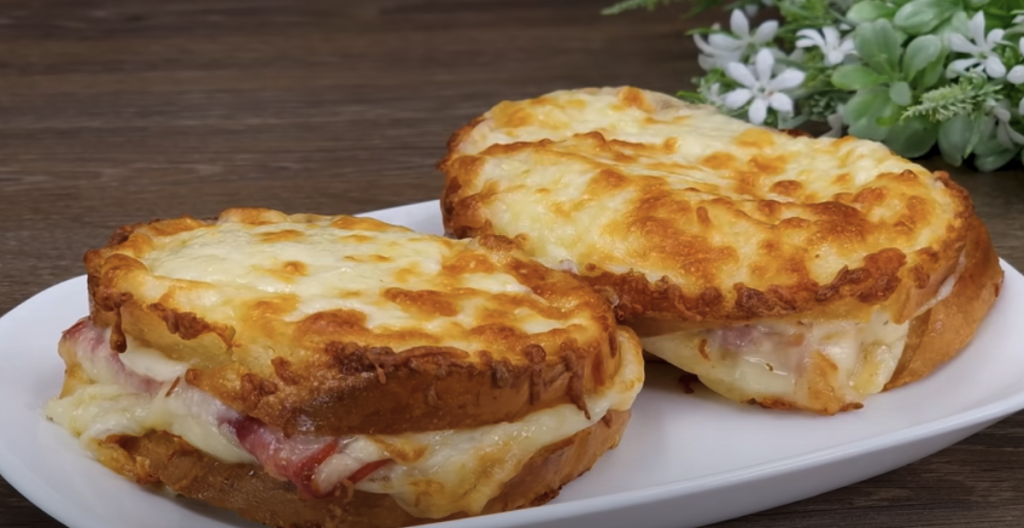 Zapečené sýrovo-šunkové sendviče se sýrem – jednoduchá a rychlá snídaně pro každého