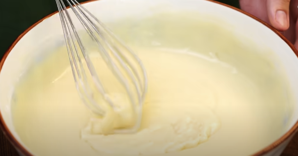 Nadýchaný citronový chlebíček s kondenzovaným mlékem, který potěší svou jemnou a svěží chutí