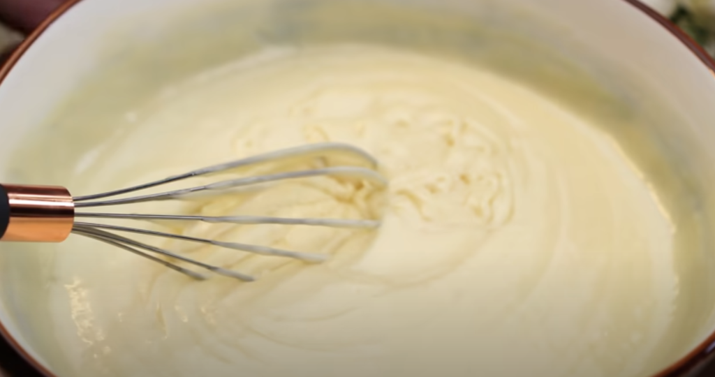 Nadýchaný citronový chlebíček s kondenzovaným mlékem, který potěší svou jemnou a svěží chutí