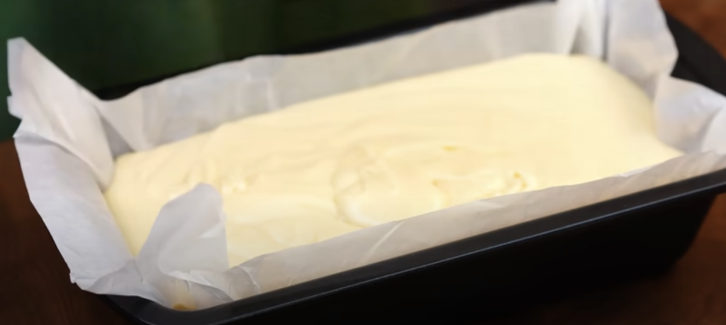 Nadýchaný citronový chlebíček s kondenzovaným mlékem, který potěší svou jemnou a svěží chutí