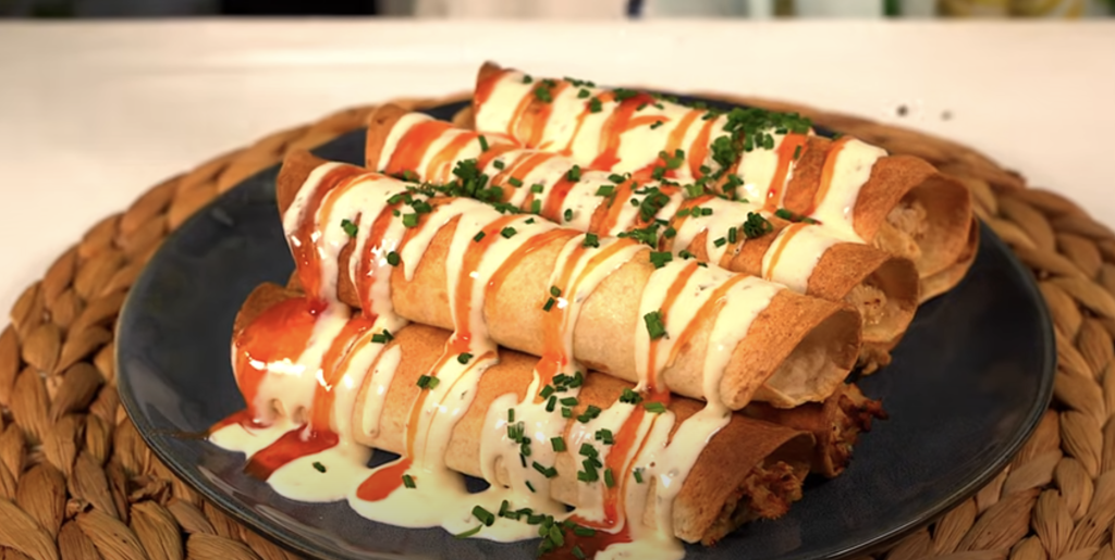 Wrapy s kuřecím masem, jalapeños, mozzarellou a rančovou omáčkou z horkovzdušné fritézy