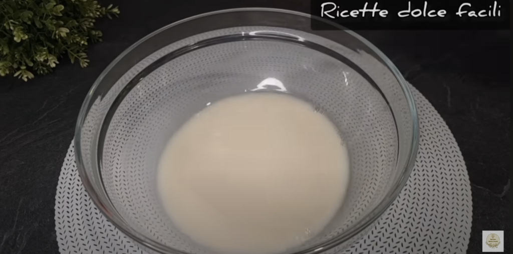 Domácí pizza XXL s tuňákem, mozzarellou a černými olivami