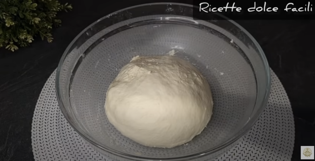 Domácí pizza XXL s tuňákem, mozzarellou a černými olivami