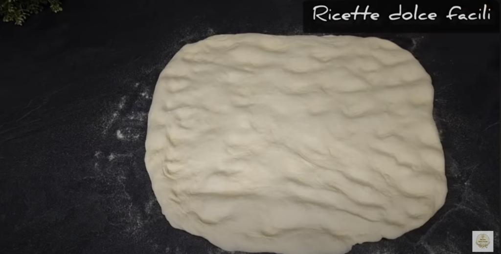 Domácí pizza XXL s tuňákem, mozzarellou a černými olivami