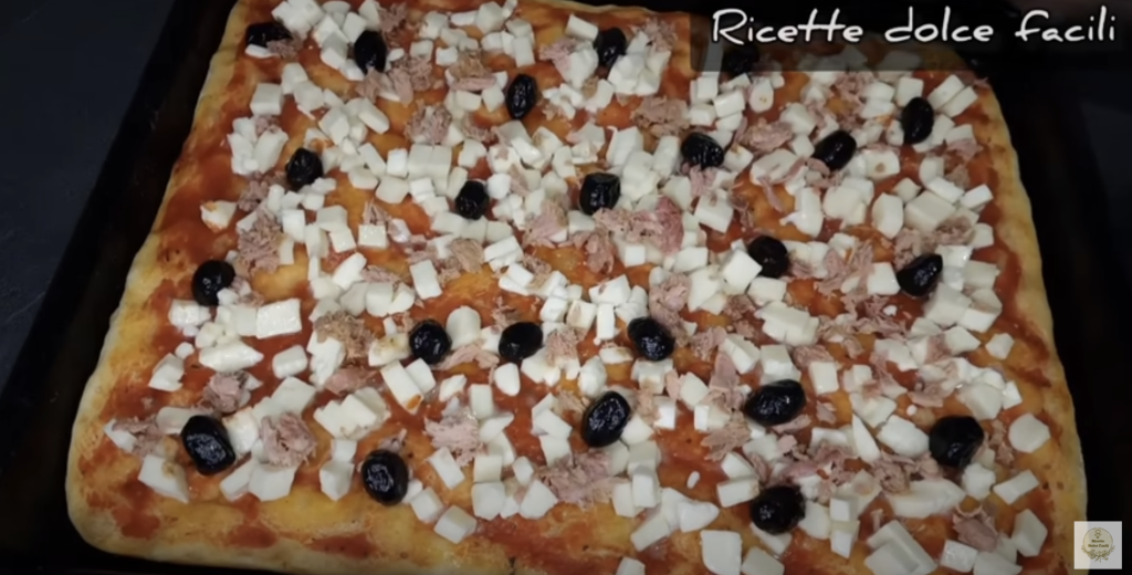 Domácí pizza XXL s tuňákem, mozzarellou a černými olivami